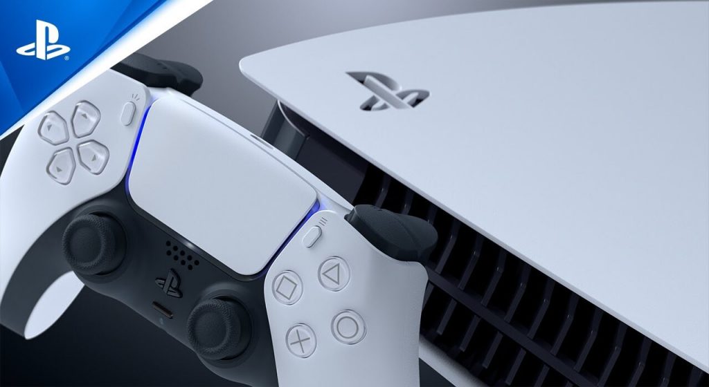 Une console et une manette PlayStation 5 de Sony Interactive Entertainment