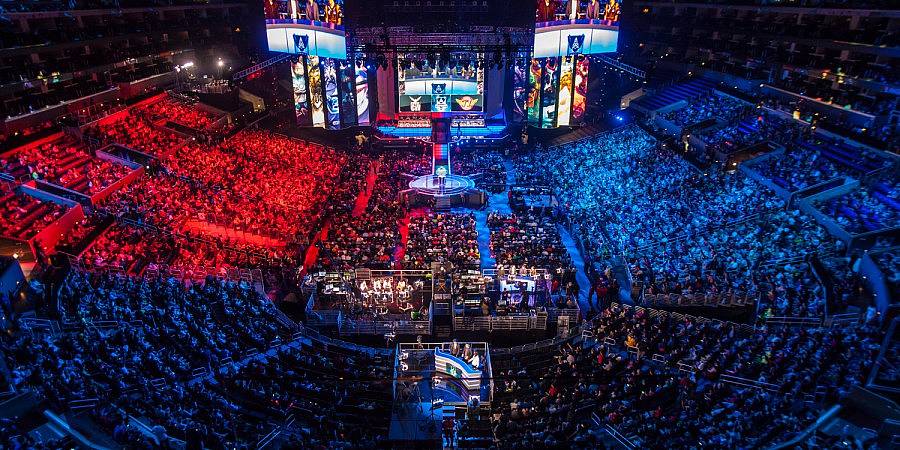 league-of-legfaker-of-skt-t1-atlol-world-championship-at-the-staples-center-lol-world-championshipends-world-championships-900x450