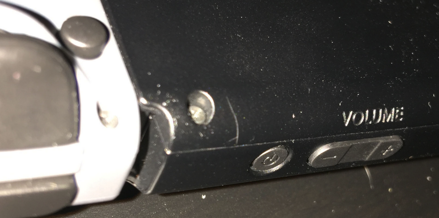 Lav vej fysiker Kan ikke Nintendo Switch Owner Claims Screws Are Causing Enclosure Cracks - Gameranx