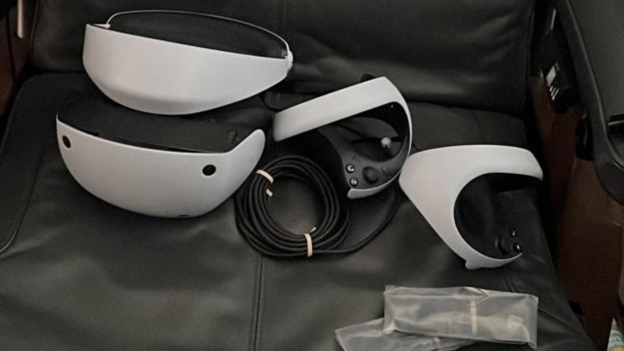 PS VR2 Leaked Photo Shows Headset, Controllers, Cable Length - Gameranx