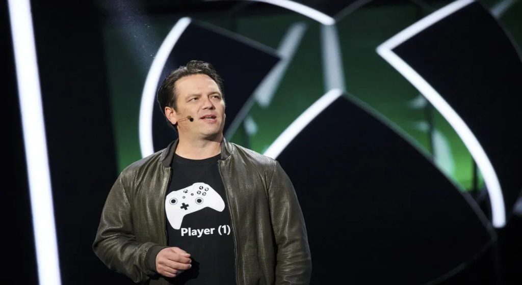 Phil Spencer en el escenario hablando de Xbox para Microsoft