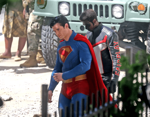 Superman Legacy On Set Photos Reveal Comic Book Accurate Superman, Lois ...